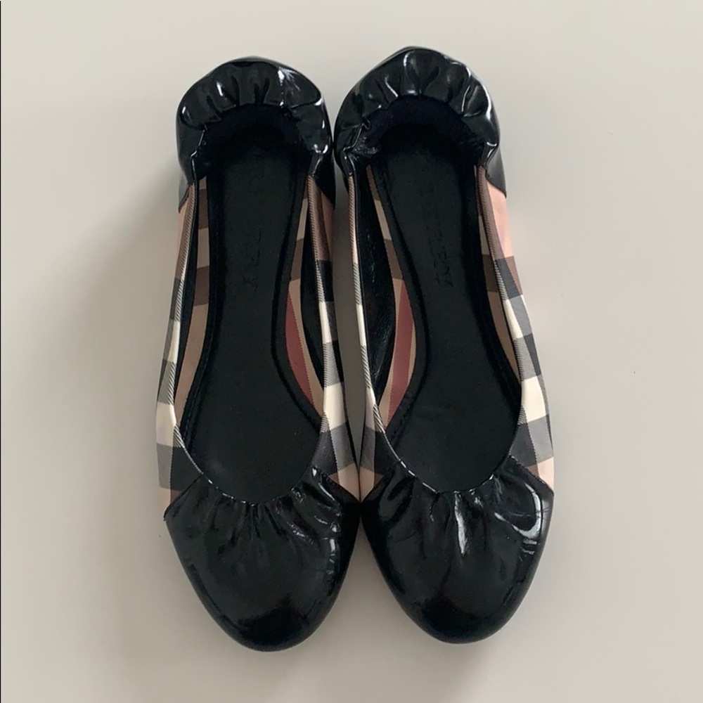 EUC Burberry flats